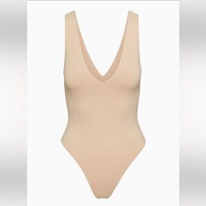 Babaton Contour V Neck Bodysuit
